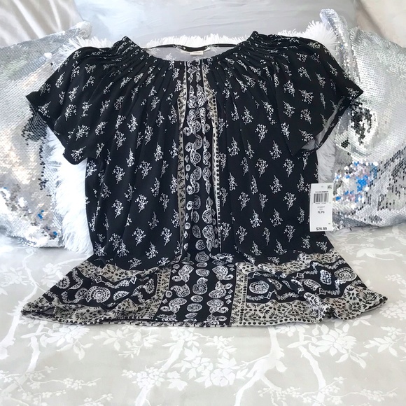 NWT Style & Co Women’s Top Black & White Design/Pleated Neckline/Short Sleeves - Picture 1 of 12